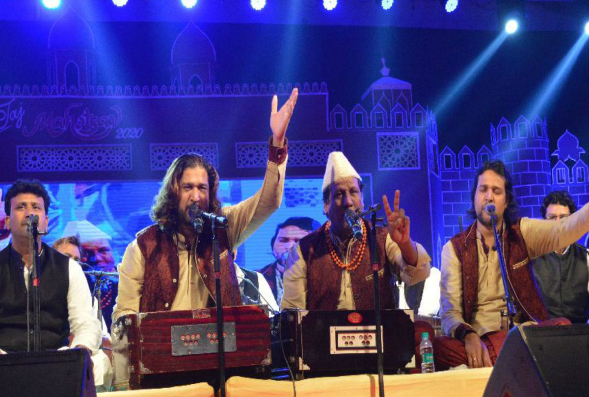 Nizami Brothers Gathered At Taj Mahotsav Audience Danced on Damadam Mast Kalander