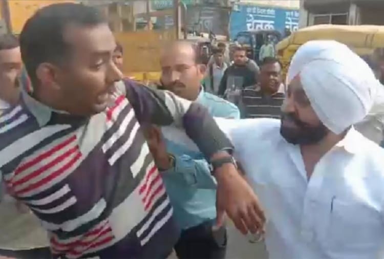 Former mayor dragged ATP from collar in Panipat of Haryana