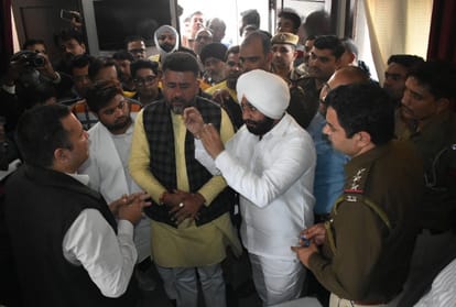 Former mayor dragged ATP from collar in Panipat of Haryana