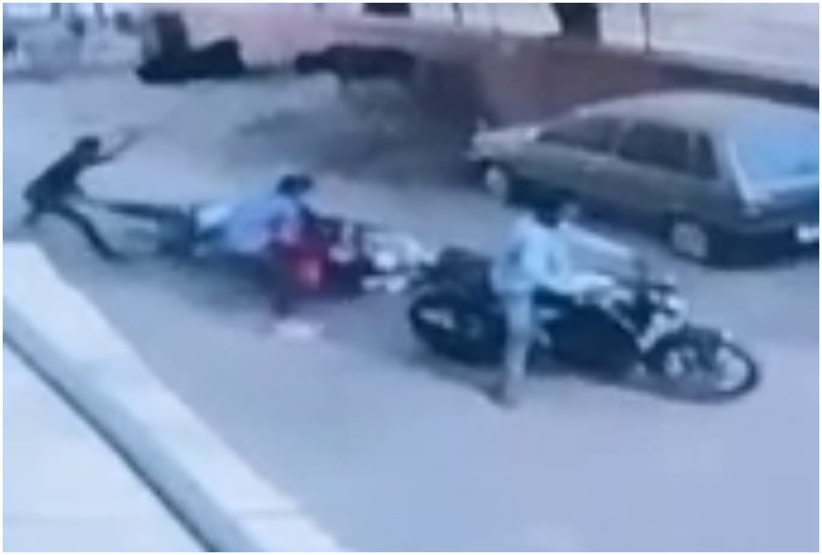 In Prayagraj, fearless miscreants shot the middle city and looted millions from the Saraf