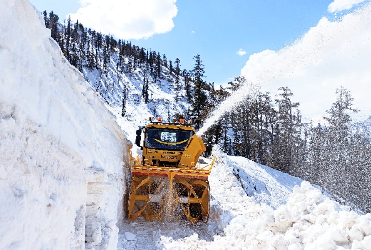 Sonmarg highway will remain open even in winter modern snow cutter machines will be installed
