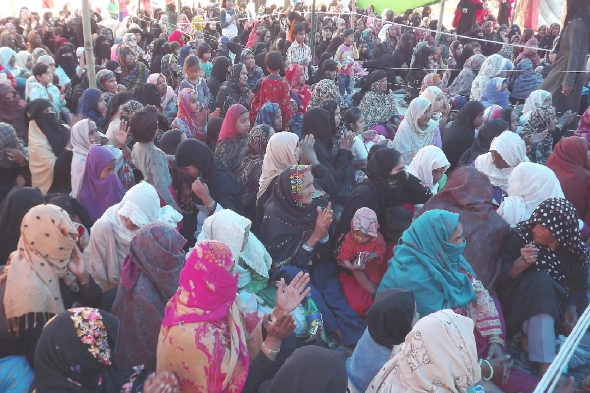 Protest is continue against CAA by muslim women in deoband of Saharanpur
