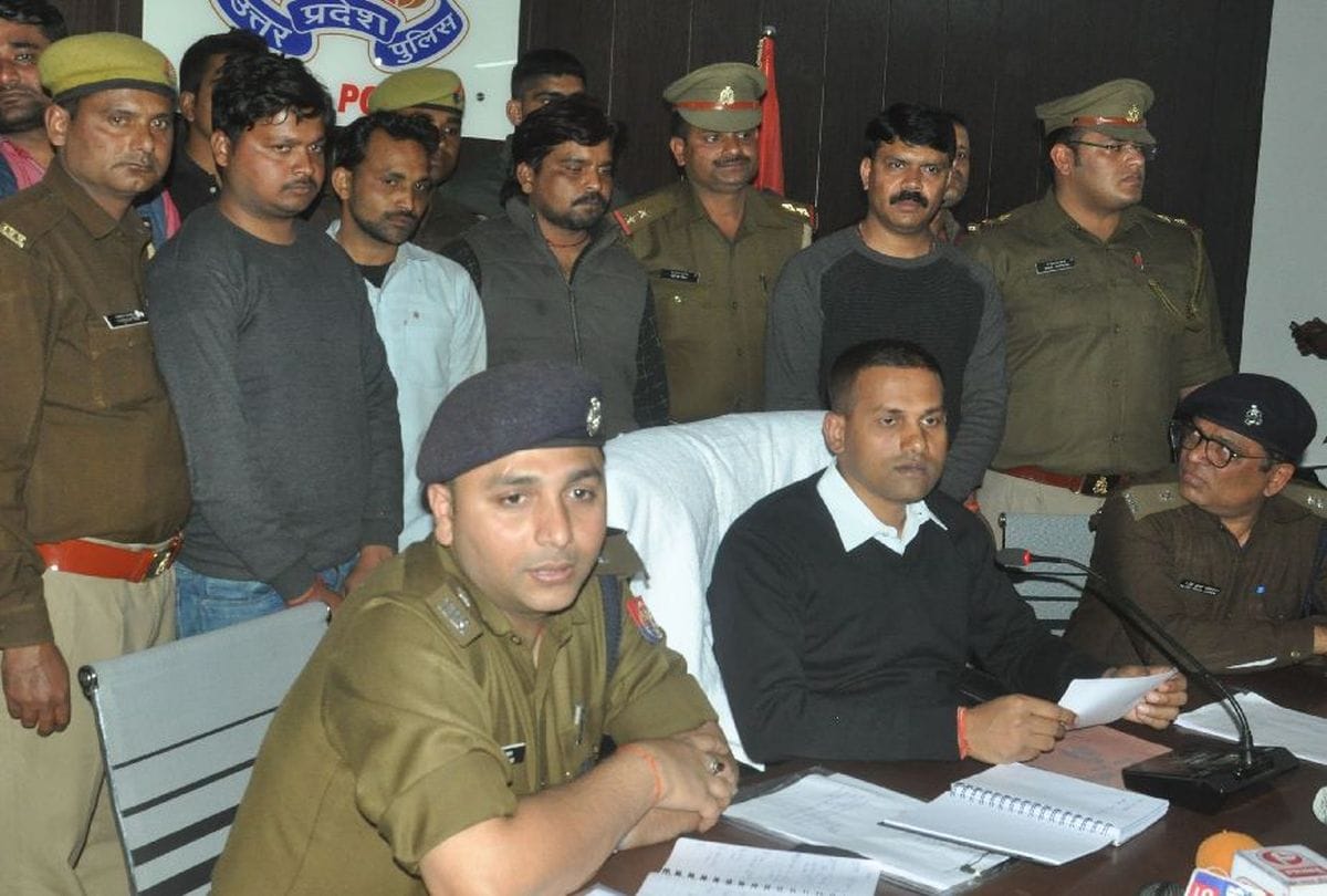 Agra Police Bust Aryavart Bank Robbery in anwalkhera agra