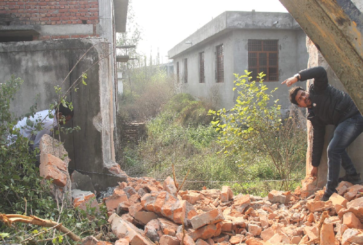 Three buildings are also on the land of Chakrod admin gave three days deferment