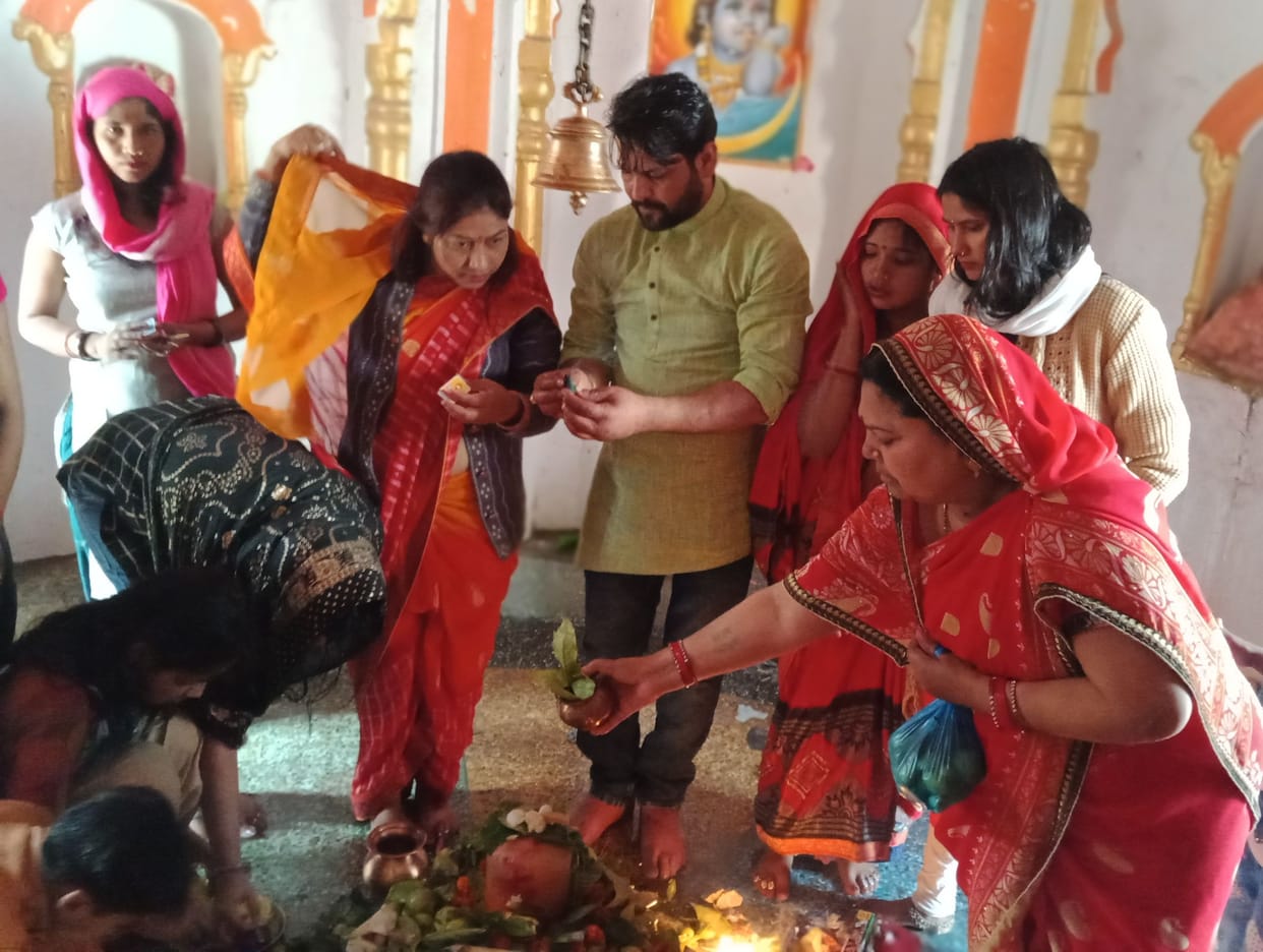 pray in tample occesion of mahshivratri