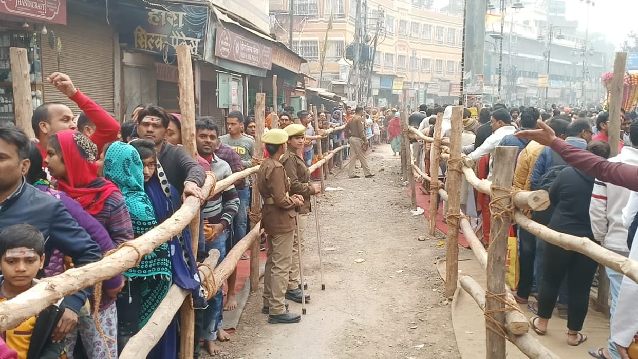 The festival of Mahashivaratri is being celebrated with enthusiasm in Varanasi