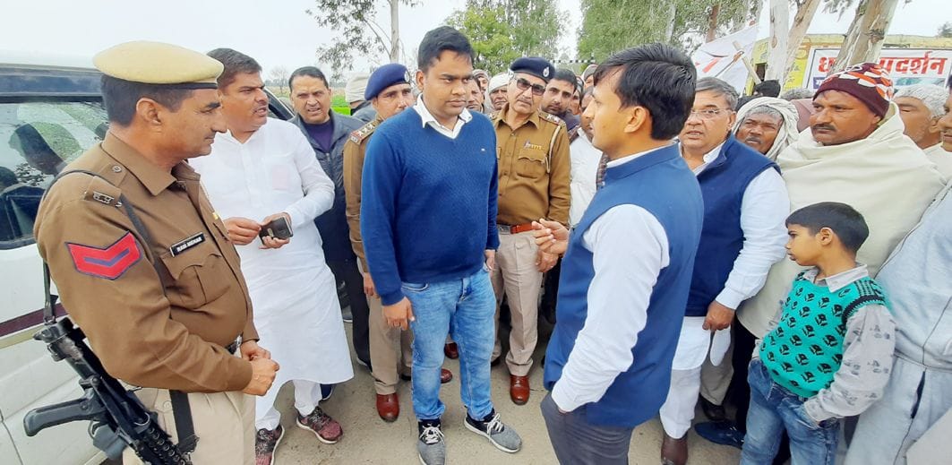 farmers postpone strike for two months on assurance of gates