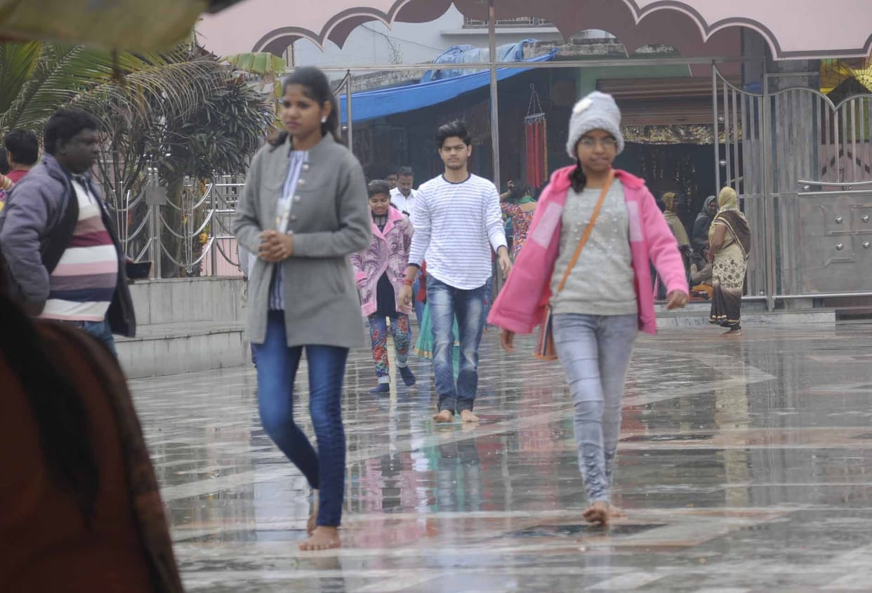 Raining rain in the midst of thunder