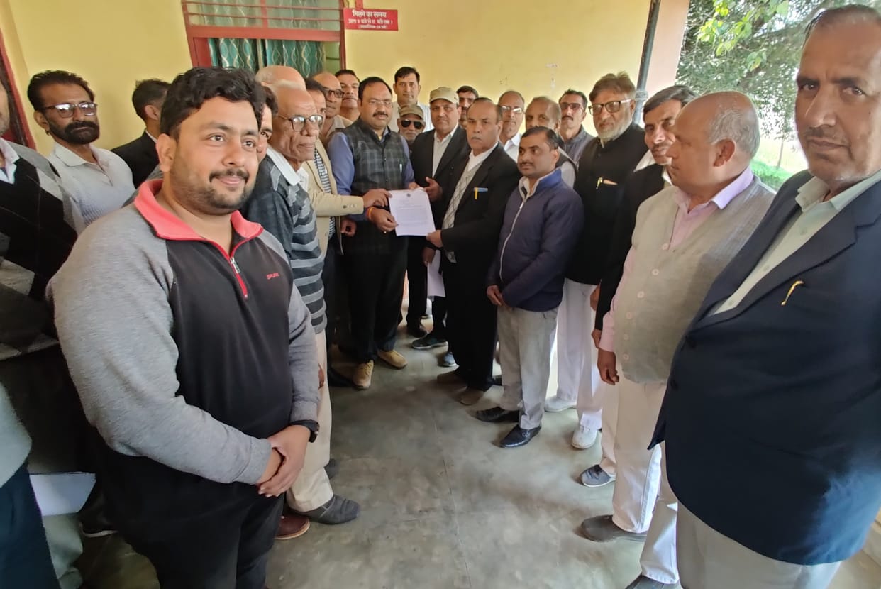 Advocates submitted memorandum to Tehsildar
