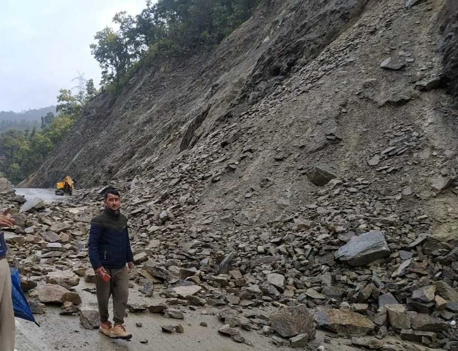 Vehicle operation stopped on National Highway for seven hours