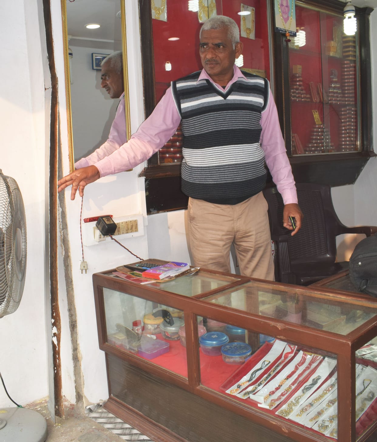 half kg silver stolen from jwellery shop