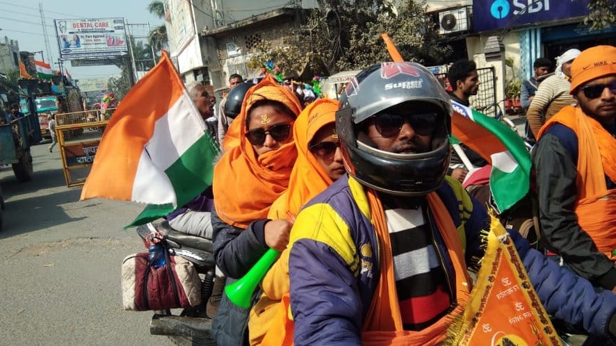 Kanvadis heading towards Pagoda with Jayghosh