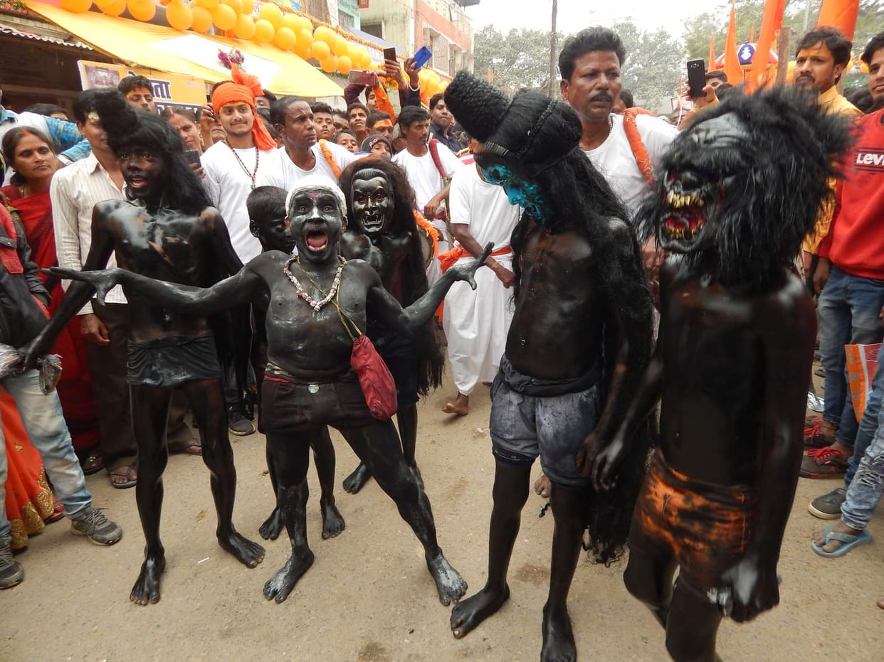 Shiva Barat came out with pomp, floral rain at different places