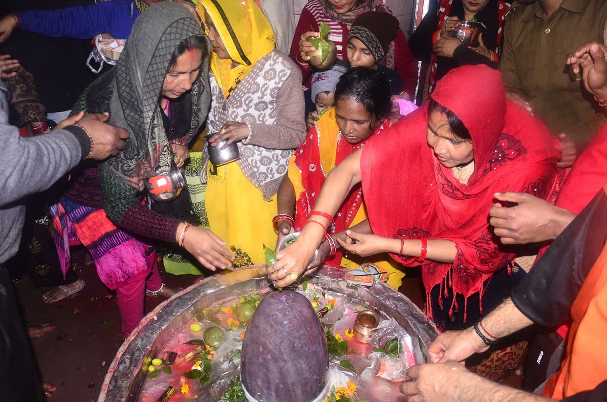 Devotees thronged Jalabhishek in Shiva temples