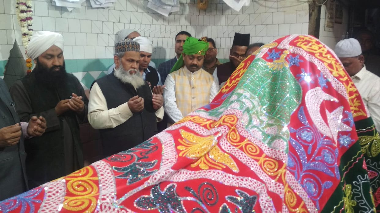 Minister Nandi climbed the shrine in Dargah Sharif