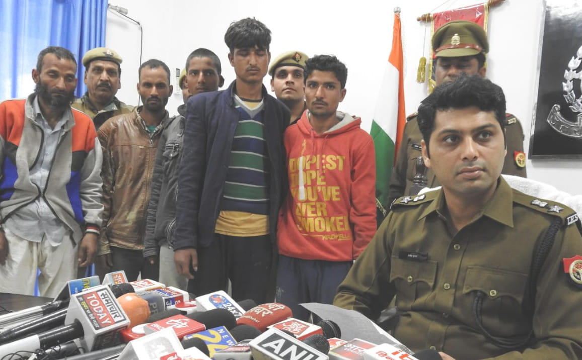 Gang busting tractor trolley busted