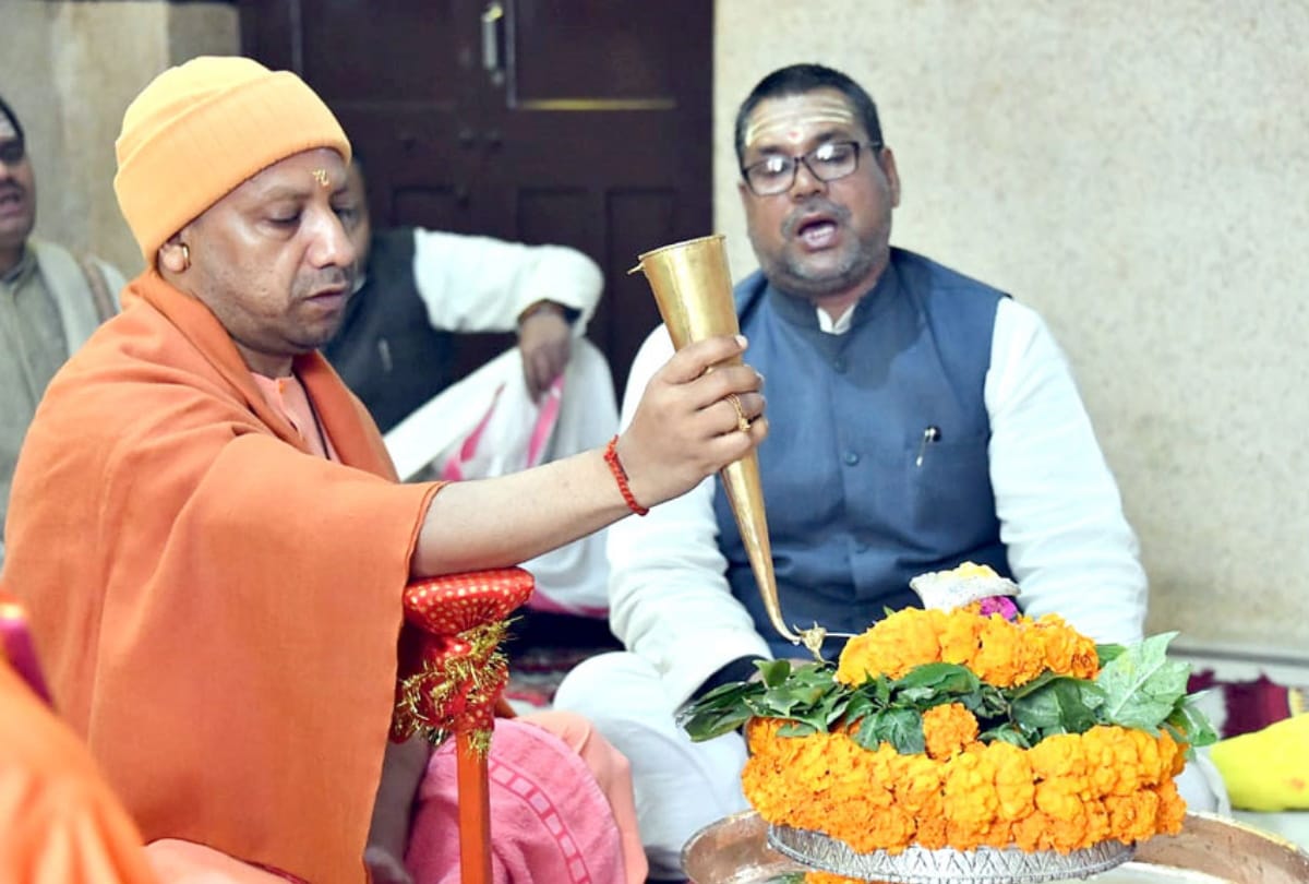 CM Yogi Adityanath special story for doing hard work during lockdown