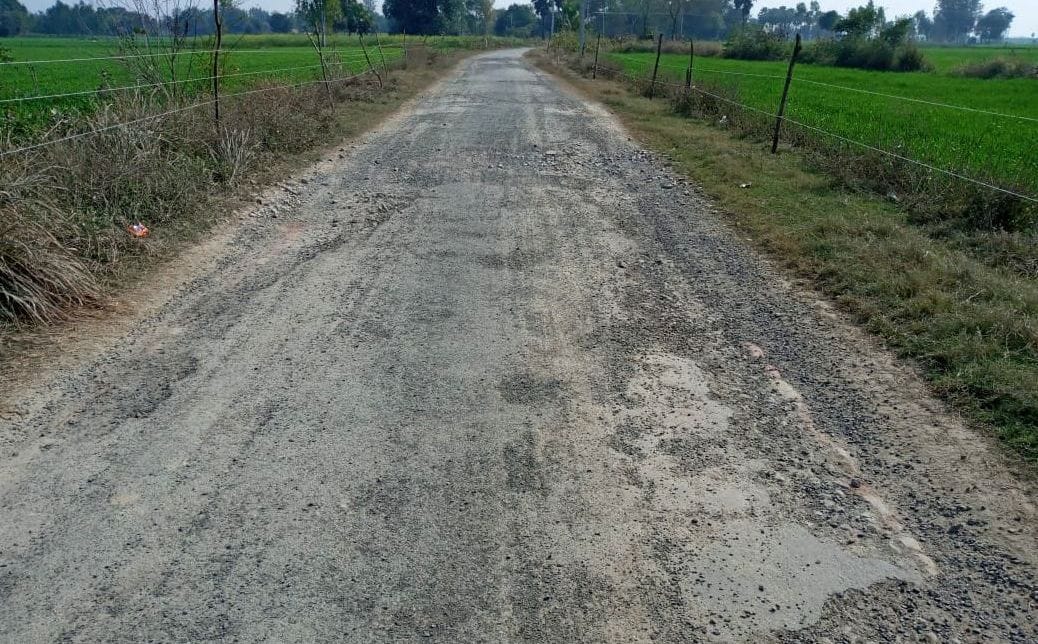 8 kilometer road is full of digs