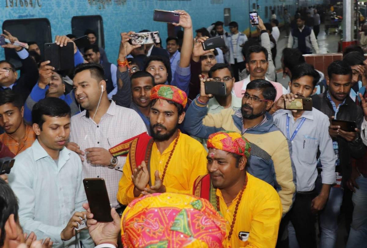 PM Modi flagged off kashi mahakal express wheels stopped after about a month now preparing to run again