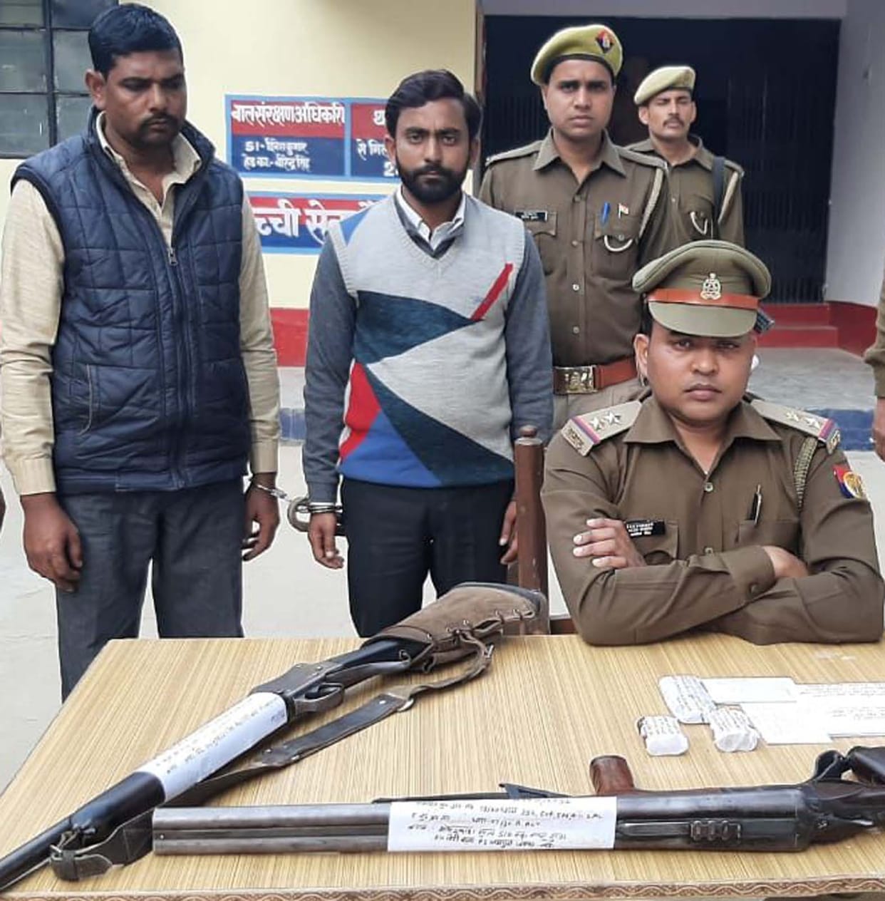 Police caught two robbers with guns