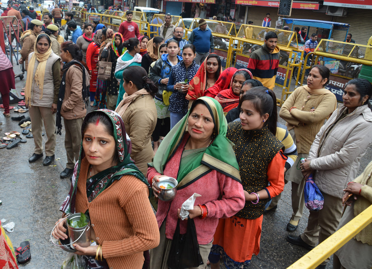 Devotees gathered for Ashutosh's Jalabhishek