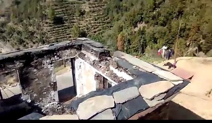 A drunk man set fire to his home