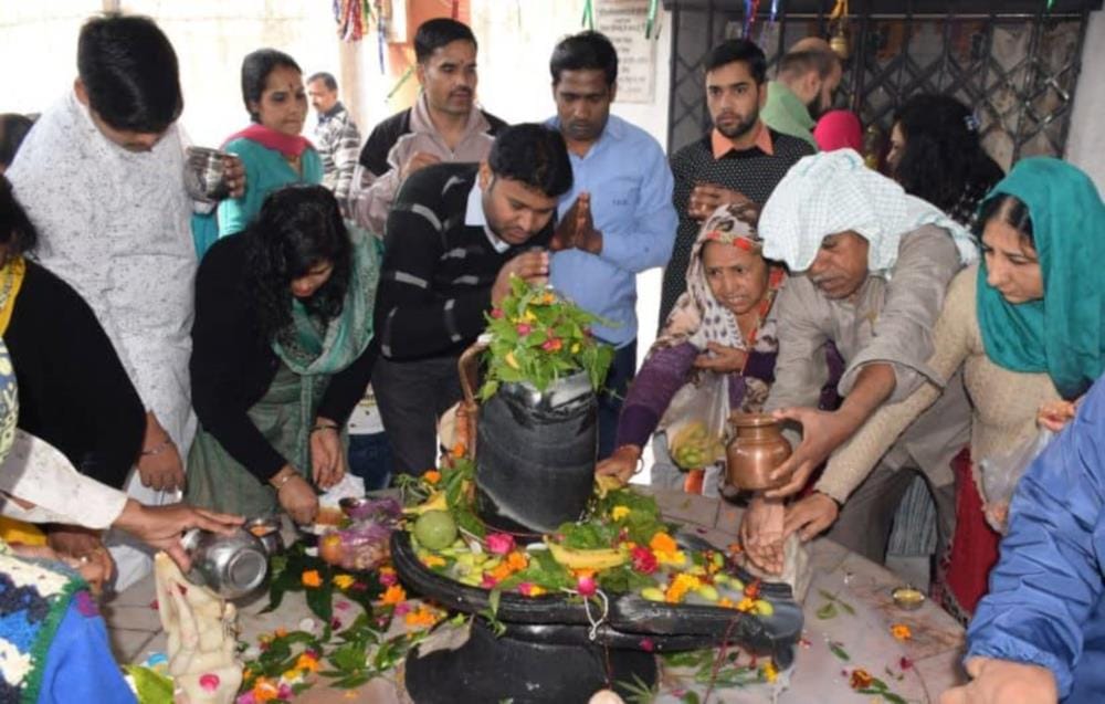 Shiv ji  Aarti Lyrics Meaning Importance Puja Vidhi and Benefits in Hindi