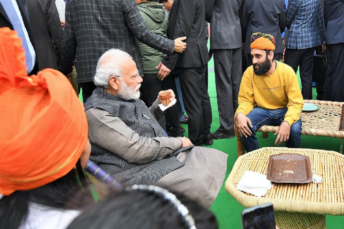 Prime Minister Narendra Modi has share on Twitter and Facebook of tea photo