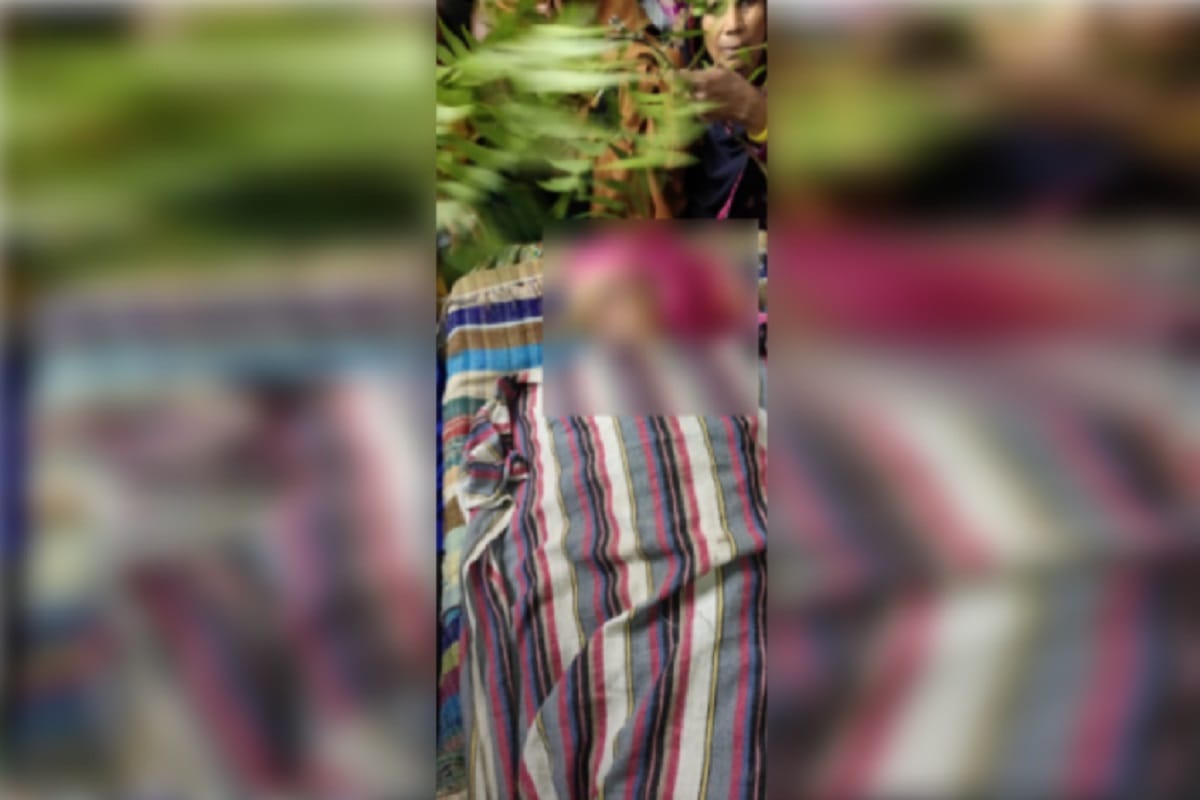 A teenager girl died due to lightning strikes in a village of Meerut city