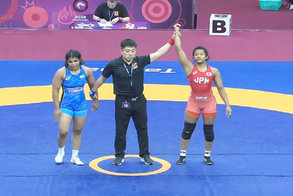 Asian Wrestling Championships: Sakshi Malik reaches final, Vinesh Phogat to fight for bronze