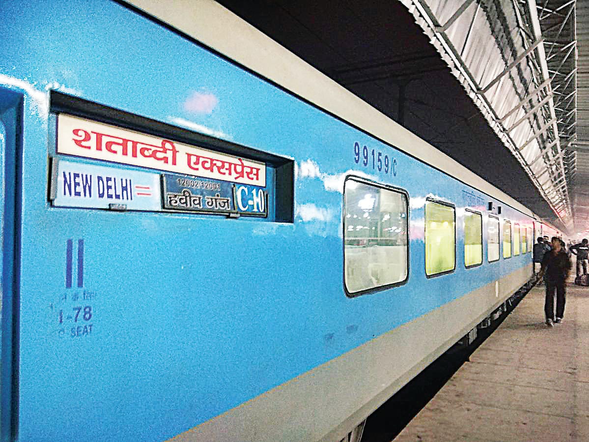 shatabdi express train not stop at muraina, lalitpur and dhaulpur