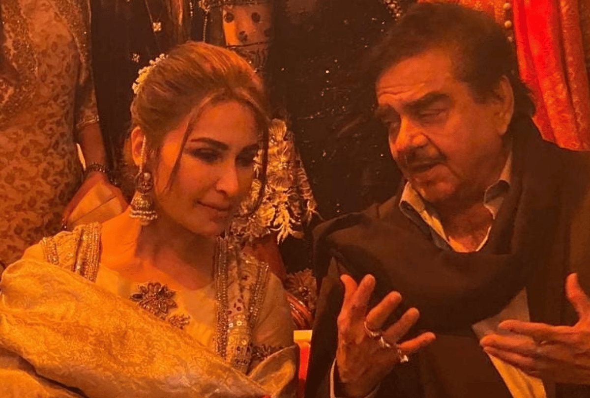 shatrughan Sinha spotted at wedding at pakistan