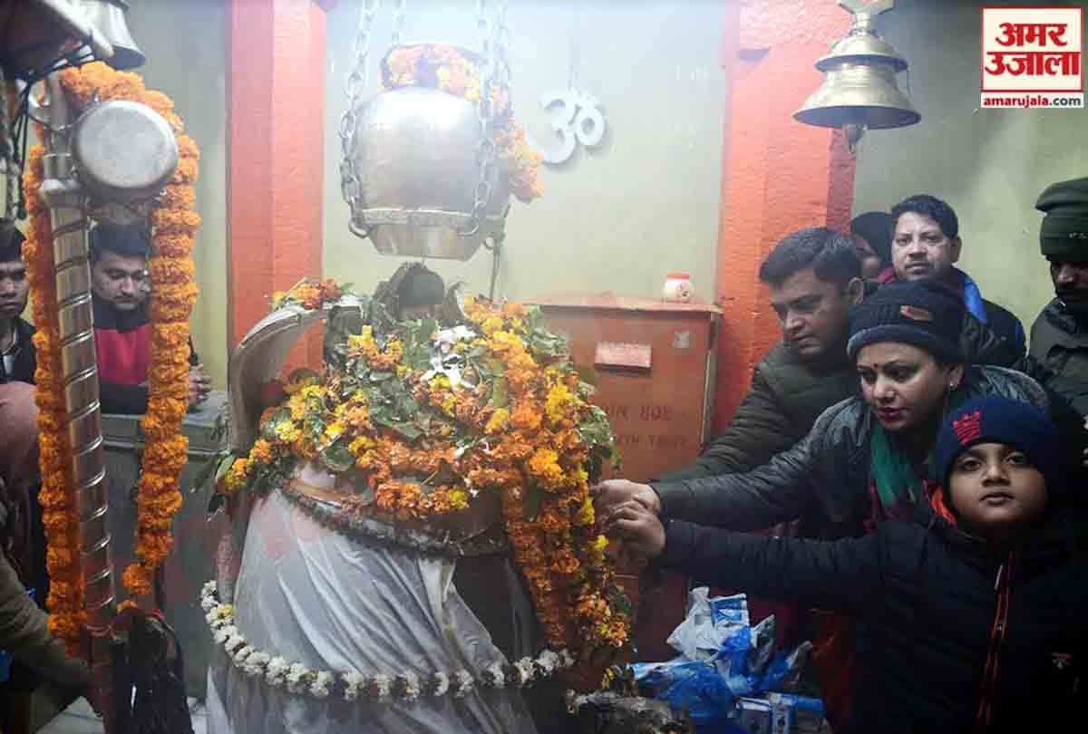 Kashmiri Pandits worship Vatuk in pitches made by Muslim potters