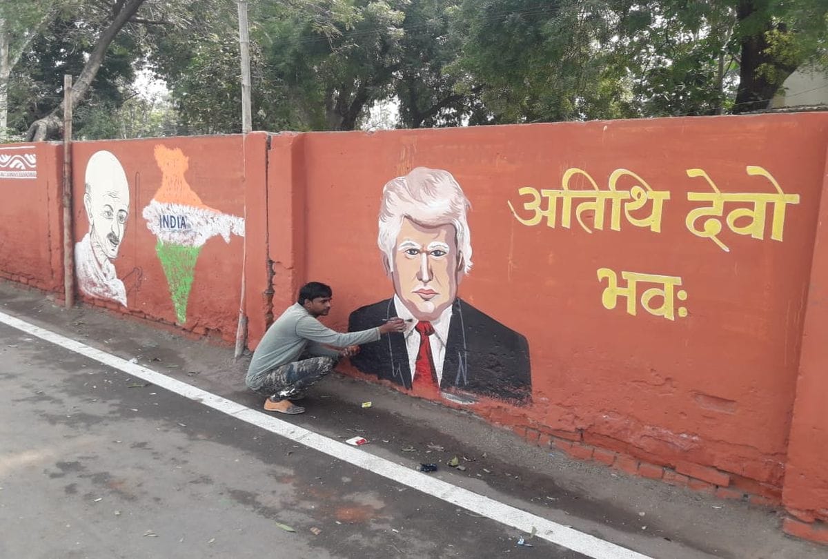 Wall painting for welcome to Donald Trump in Agra