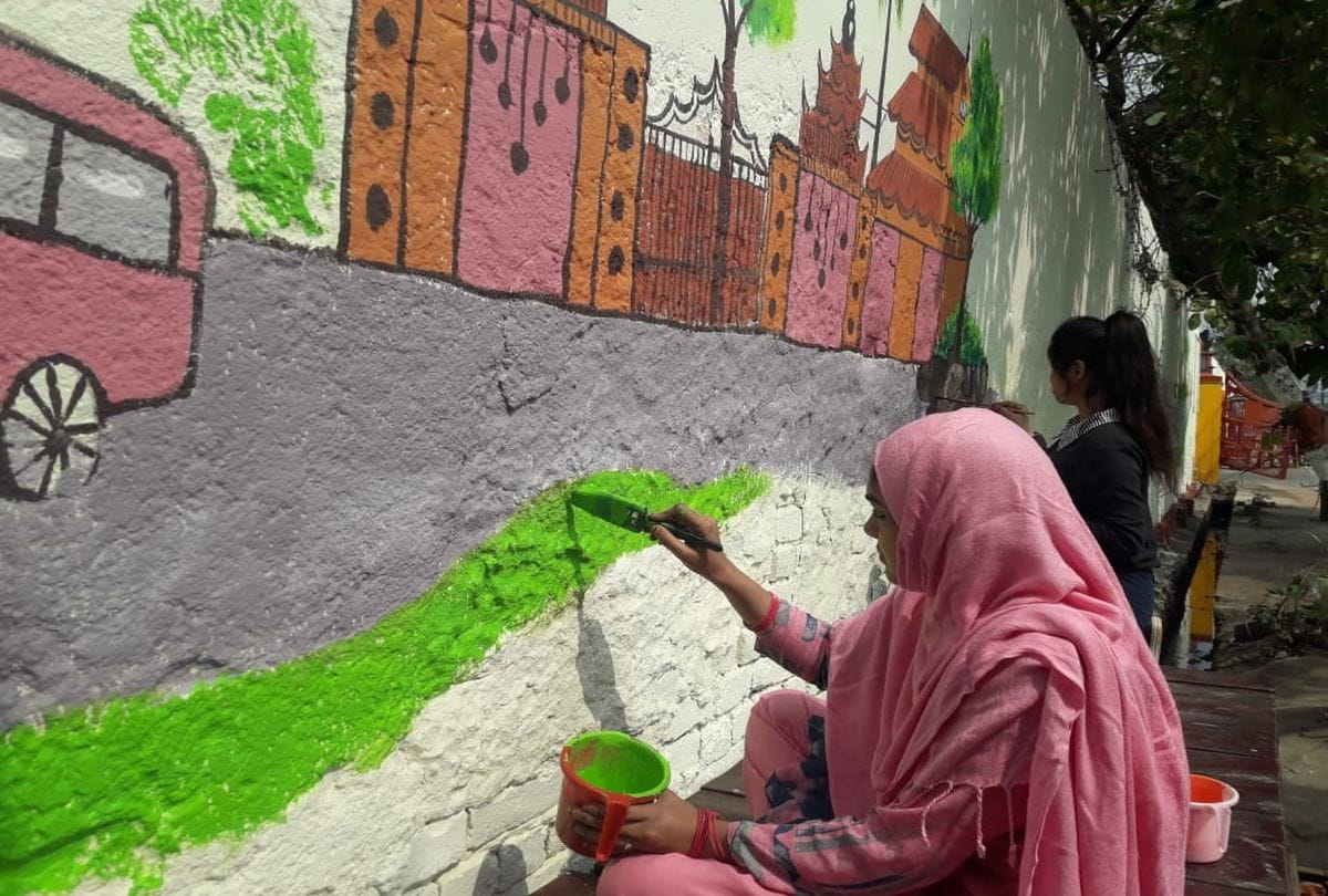 Wall painting for welcome to Donald Trump in Agra