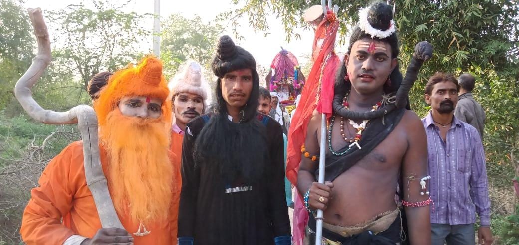 Shivji gets married to decorate the palanquin, with bhabhuti