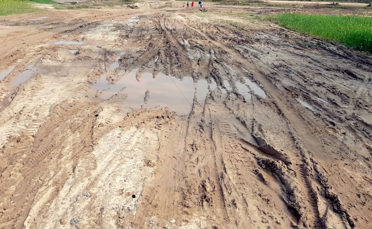 Mannagar-Shahpur Jamal connectivity route is bad for twenty years