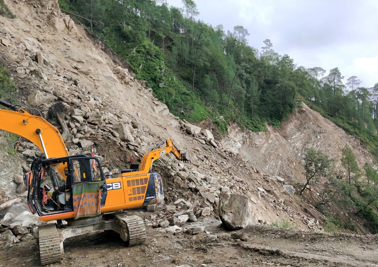 Debris in Swanla, traffic remained closed for three and a half hours