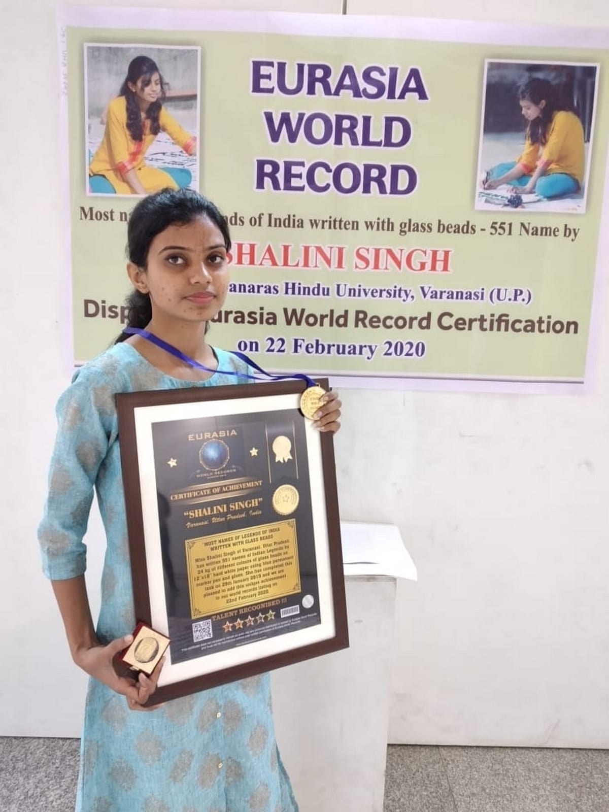 BHU girl made world record by writing 551 names from beads in varanasi