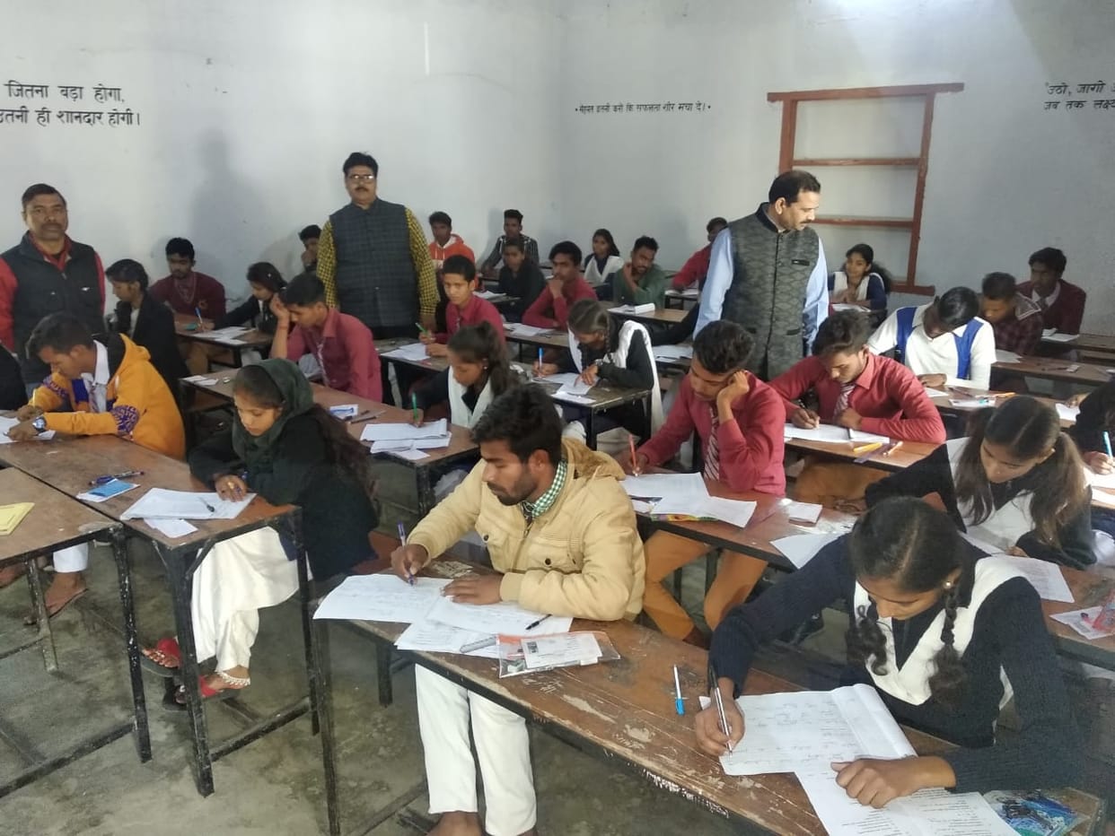 UP board many student not gived English paper exam in Gorakhpur