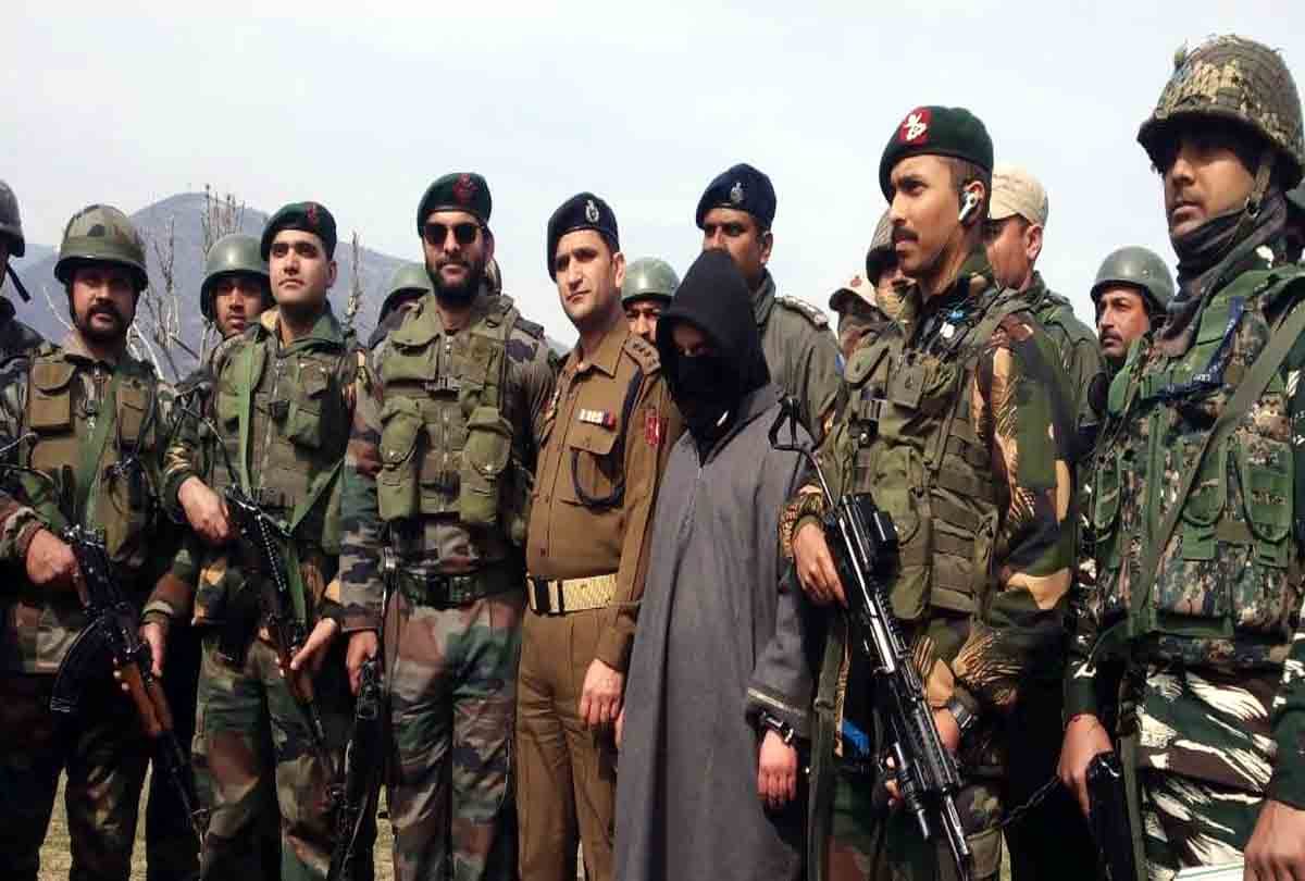 Hizbul terrorist Junaid Farooq arrested in Baramulla jammu kashmir