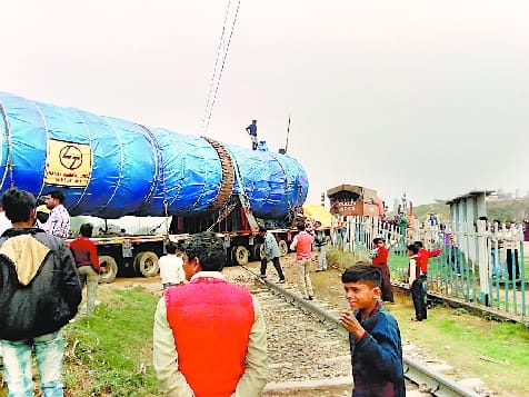 Height gauge opened for passing the violar, trains stopped for a quarter of an hour