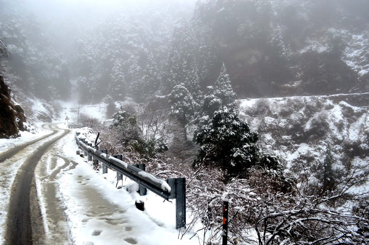 Snowfall again in the high peaks of Nainital
