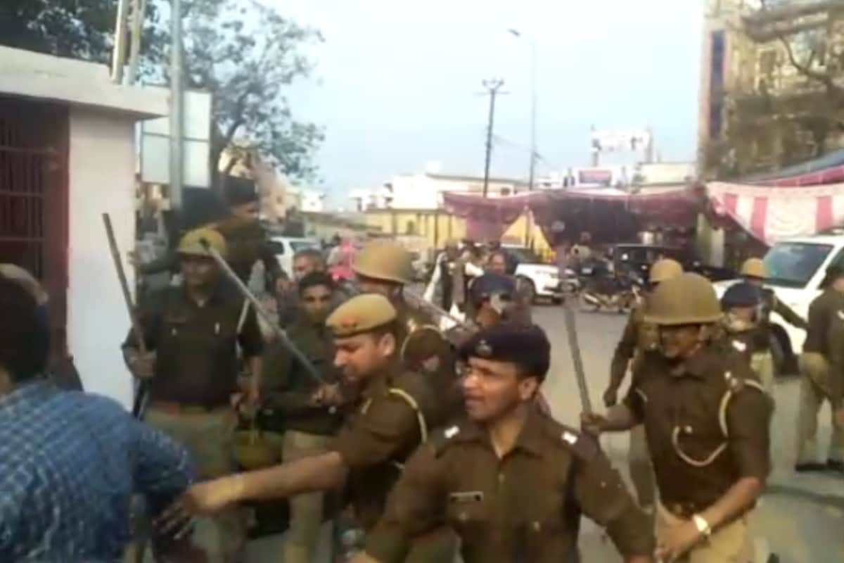 murder of retired clerk in Meerut, people ruckus against police, lathi charge