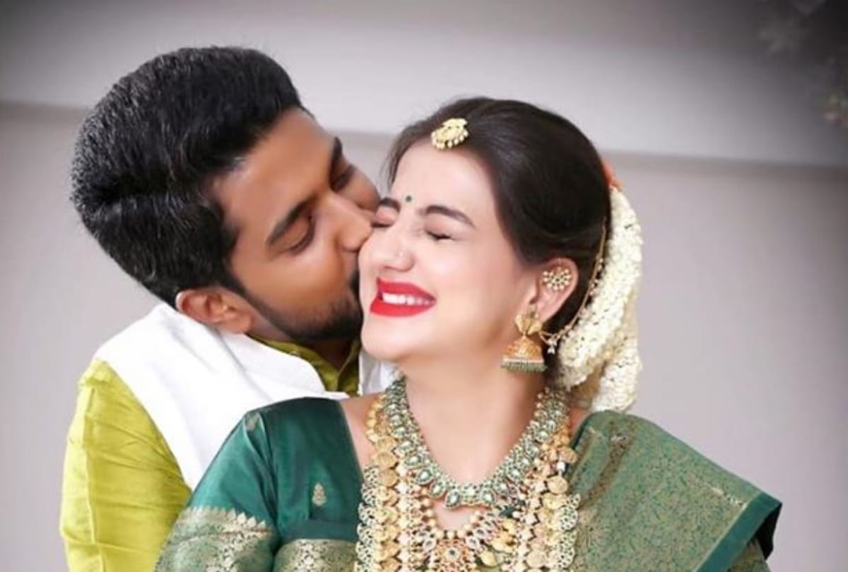 Meri Aashiqui Tum Se Hi actress Smriti Khanna baby shower Isha deol spotted with Bharat Takhtani
