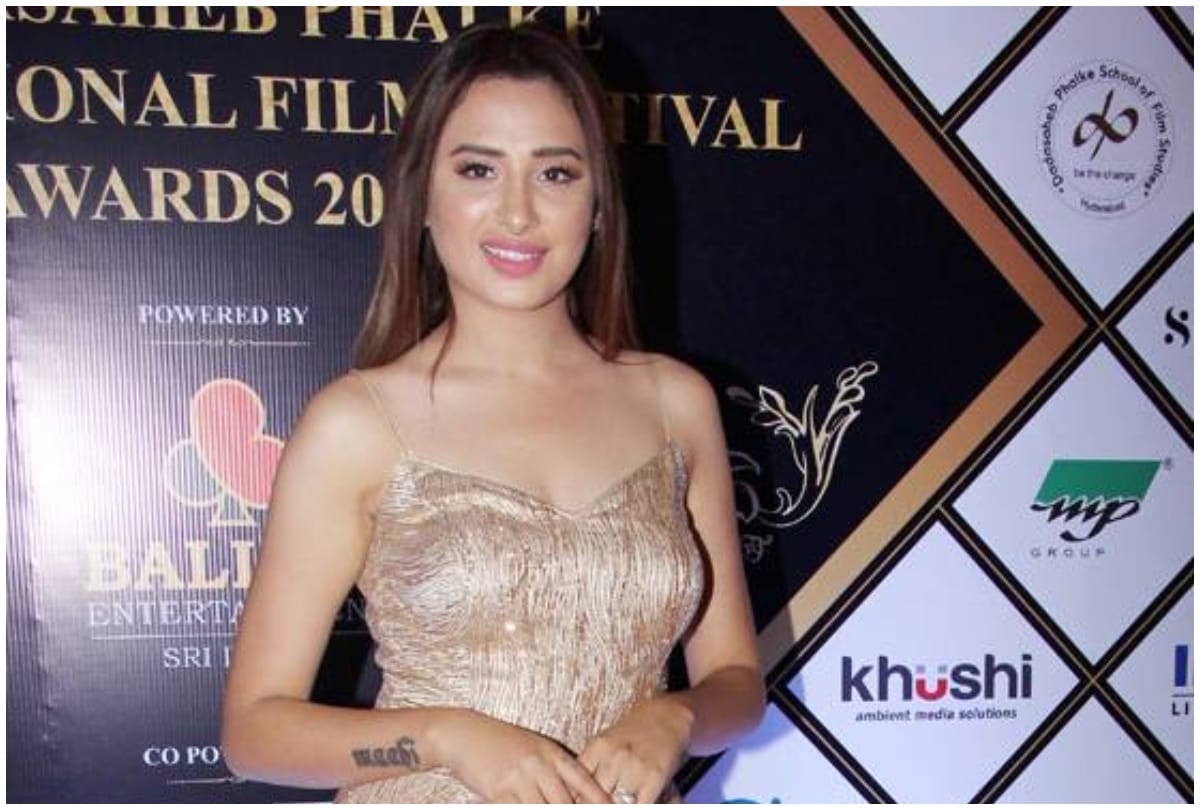 After Bigg Boss 13 finale Mahira Sharma gets Dadasaheb Phalke Film Festival Award 2020