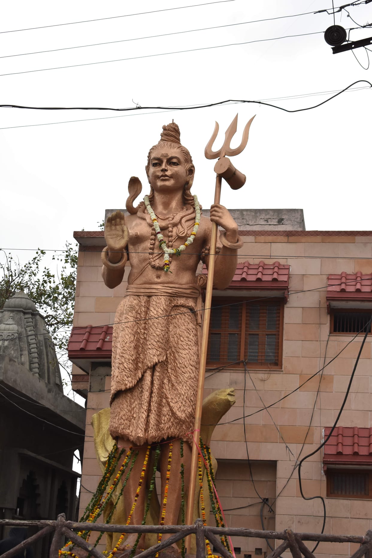 Pagoda echoes with shouts of Har Har Mahadev