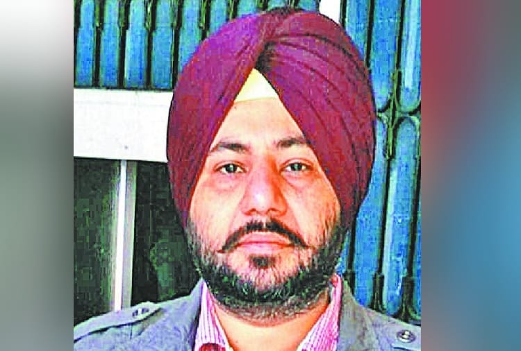 Dead body of Youth Congress leader found in Car