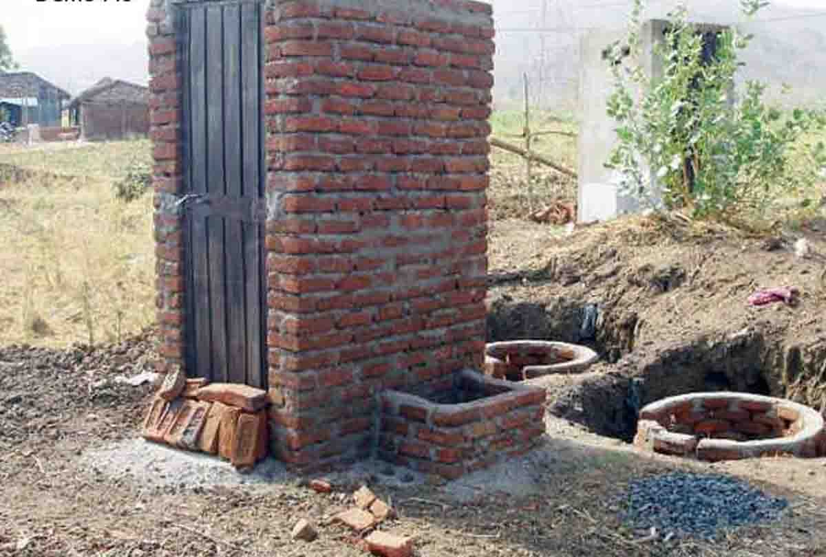 DM hardoi unhappy over dumping of 11 crore for construction of toilets