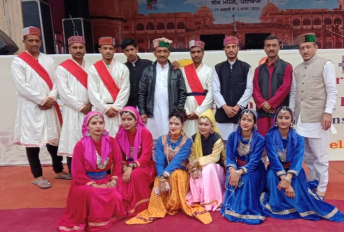 namaste trump event in ahmedabad and himachal pradesh sirmouri nati performance by folk artists